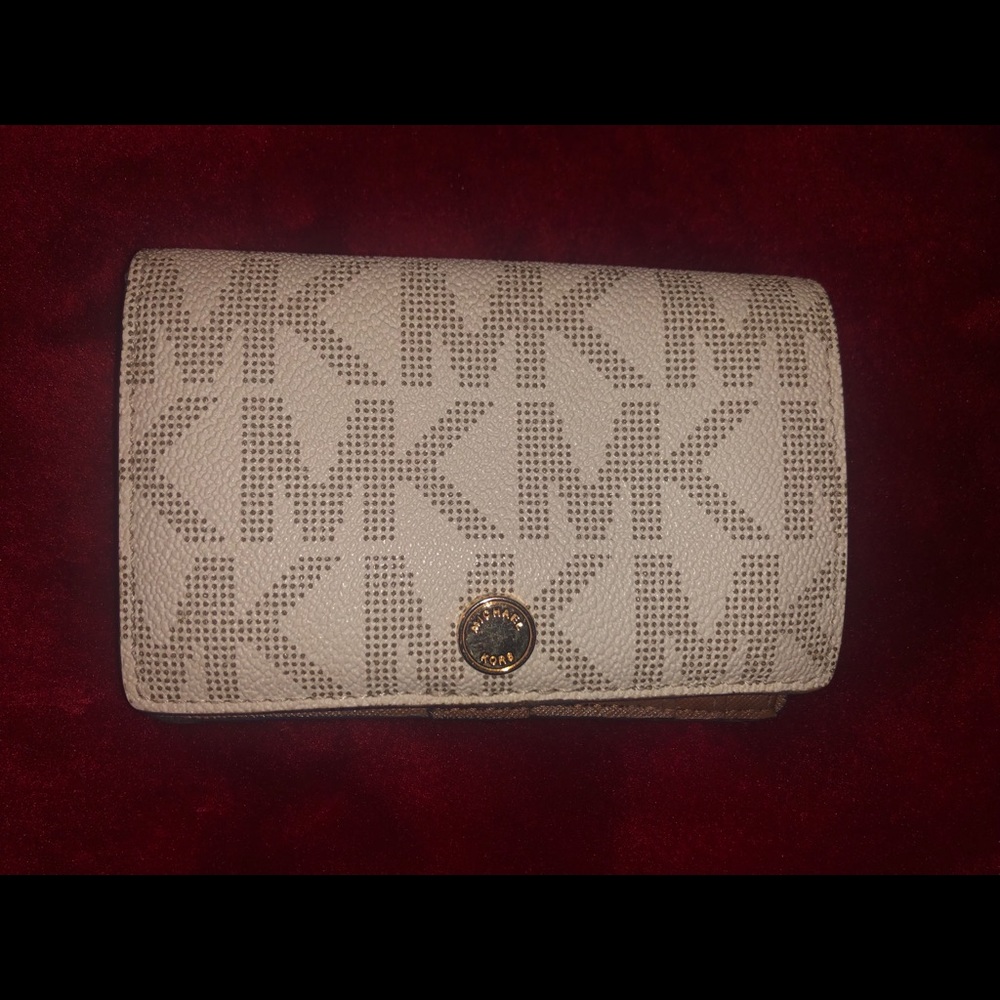 Michael kors wallet